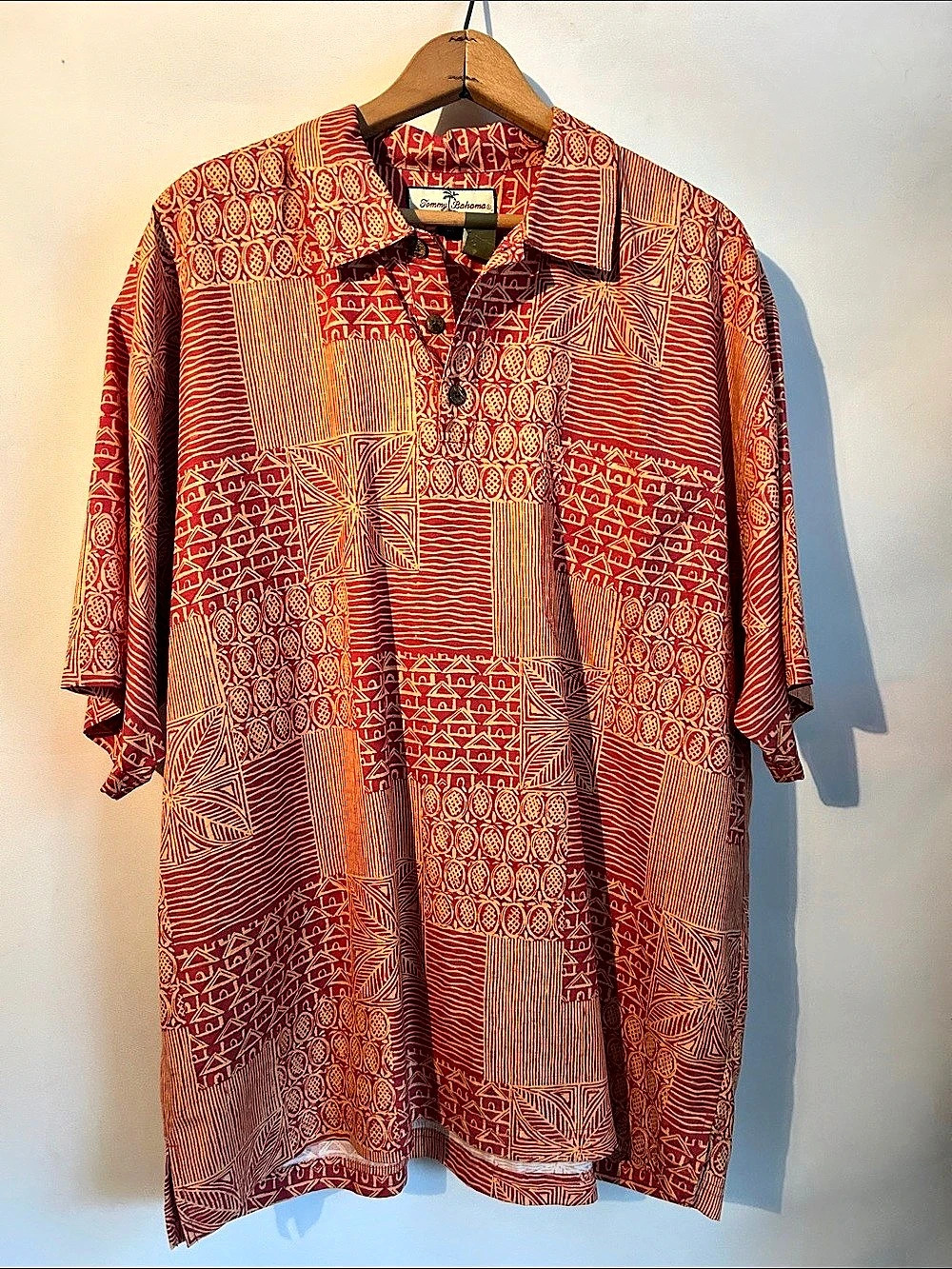Tommy Bahama Silk Geometric Print Button-Up Shirt 100% silk Large